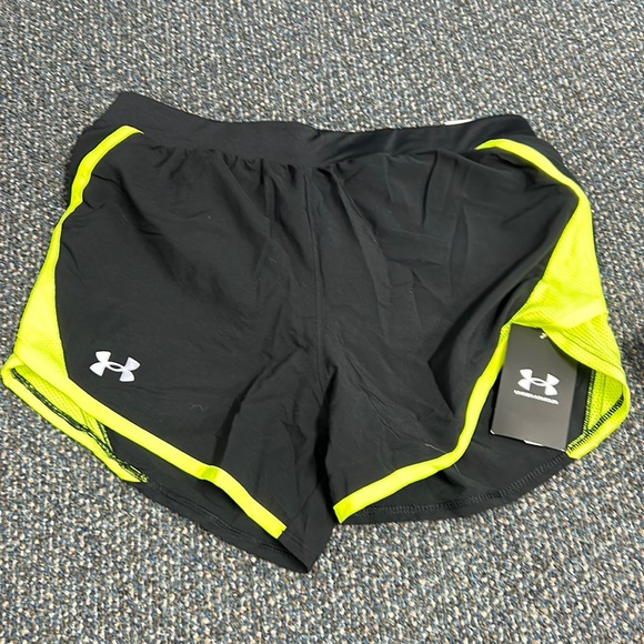 Under Armour Fly-By 2.0 Loose Fit Shorts - Picture 1 of 1